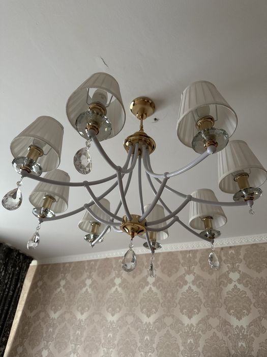 Люстра 8 лампочка