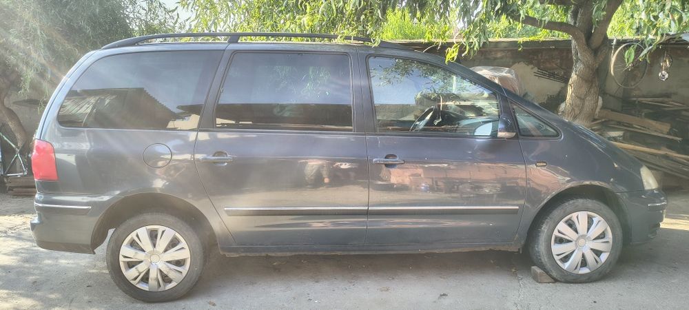 Vând Volkswagen Sharan