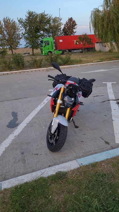 Vând motocicleta BMW F900R