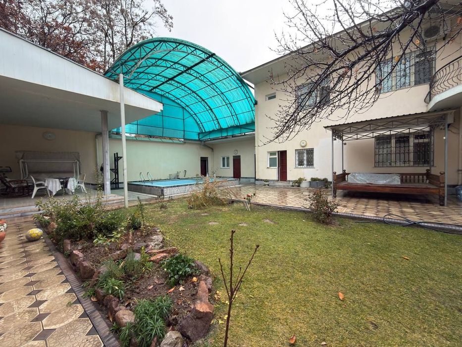 Продается участок вдоль дороги.