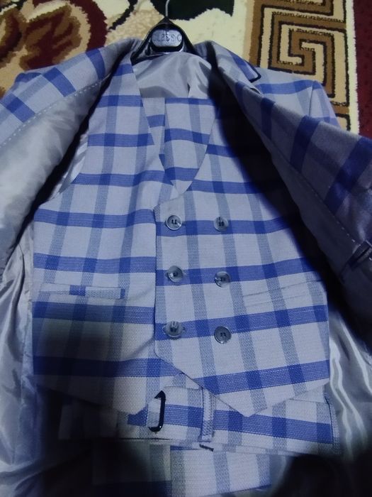 Костюм тройка на 7-9лет