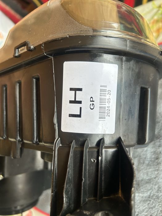 Ксенонов фар за Dodge challenger