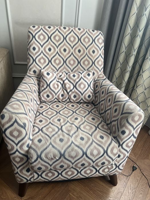 Кресло для дома, офиса . Очень удобная в хорошем состоянии без дефктов