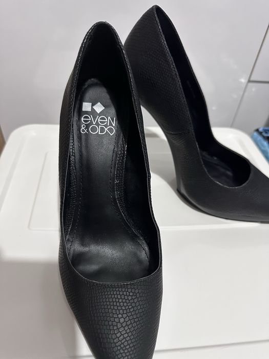 Дамски черни обувки на ток,40