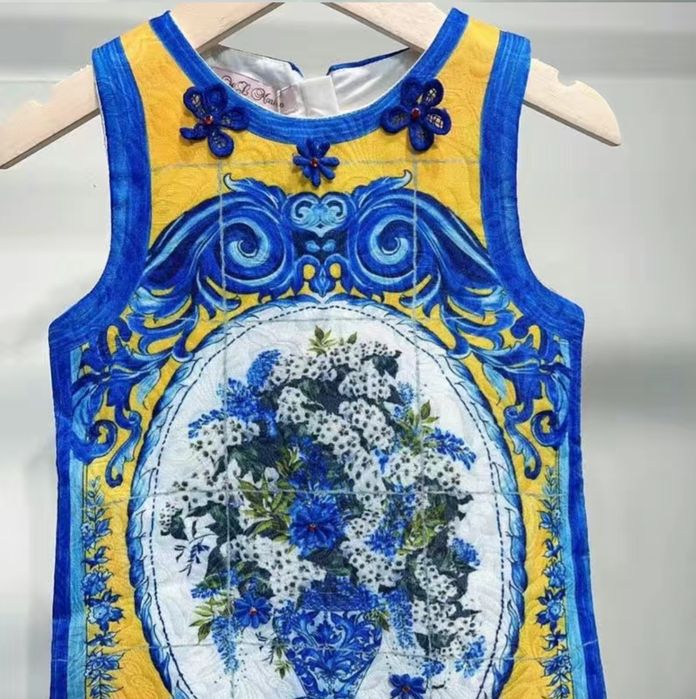 Нарядное платье для девочки. Новое. 140 рост