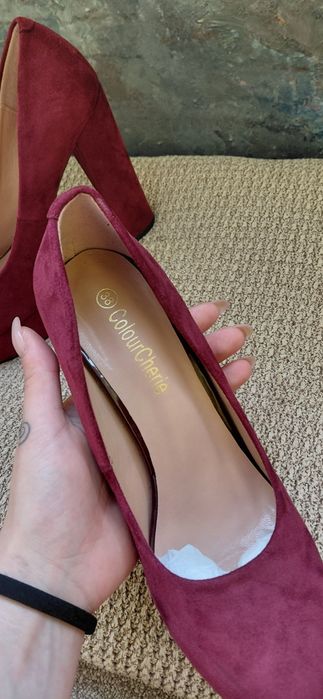 Чисто нови! Червени велурени токчета