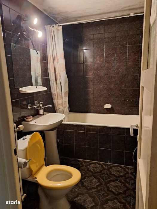 Apartament 3 camere de vanzare , Carpati 2 , parter , 83.900 euro neg.