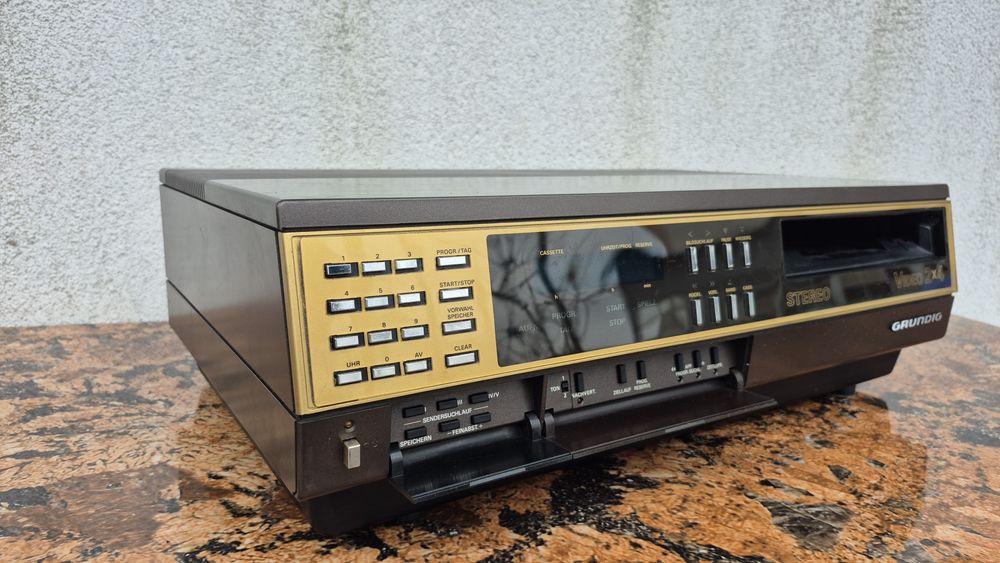 Vând video casette 2000 marca Grunding model 2x4 fabricat made Germany