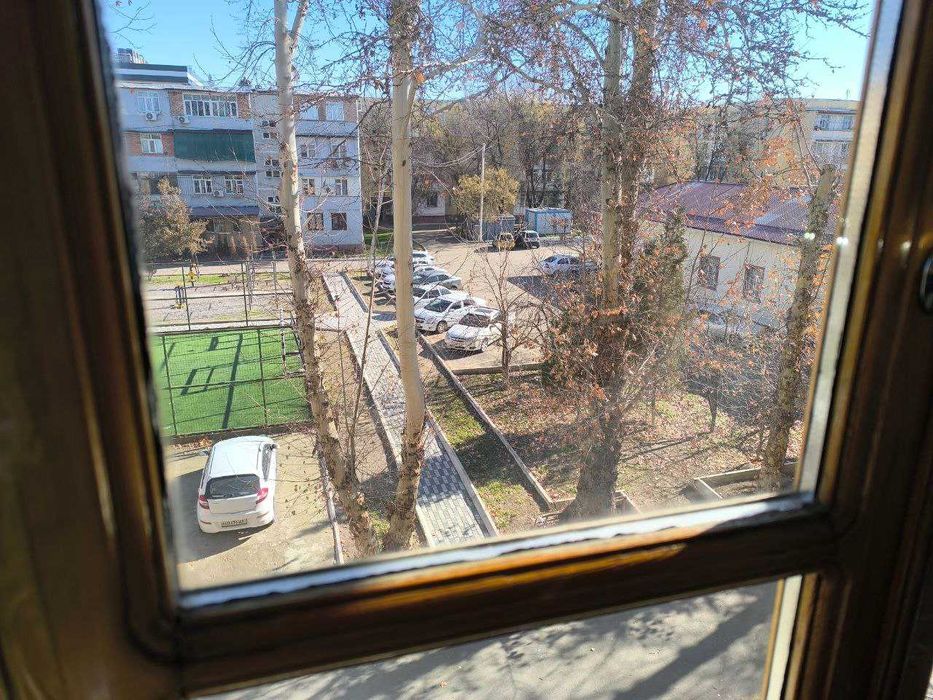 РЯДОМ С МЕТРО Юнусабад-12,   4 комнаты 110-я серия.