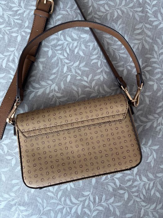 Оригинална нова дамска чанта Guess