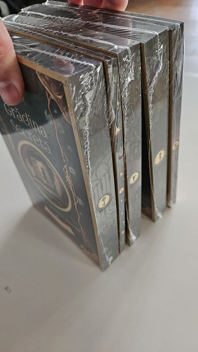 Vand carti cu folio si canturi ilustrate