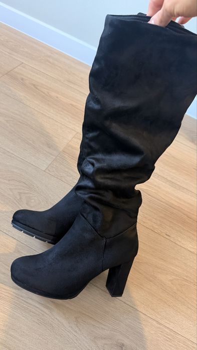 Велурени ботуши на ток