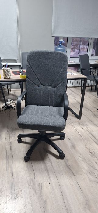 Офисный кресло в хорошем качестве