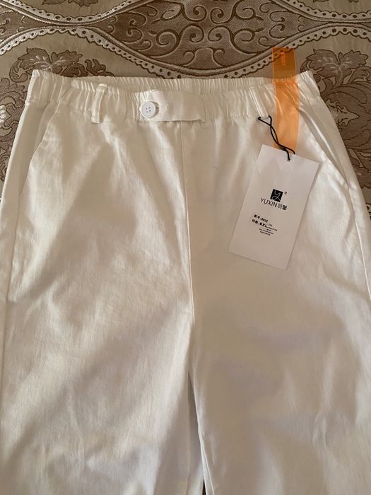 Белое джинсовые брюки