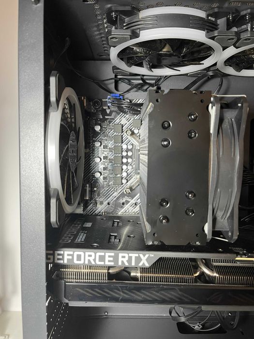 Sistem Desktop PC , procesor Intel Core i7-10700KF, 32GB memorie RAM, SSD 480GB + HDD 1TB, placă video NVIDIA GeForce RTX 3060 12GB