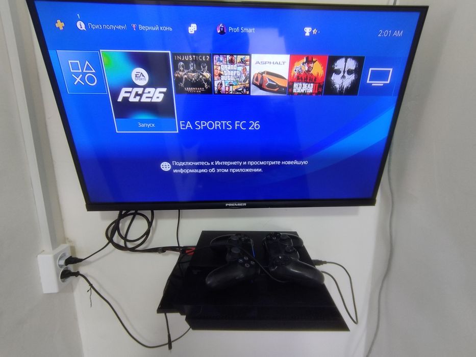 PS4 sotiladi. 2 ta joystik bilan