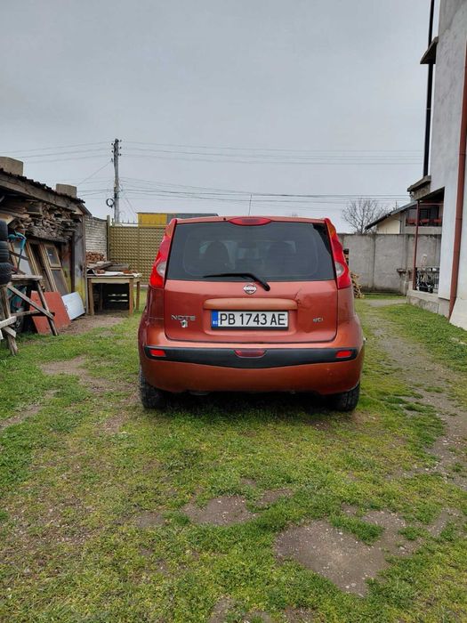 Продавам Нисан Ноте