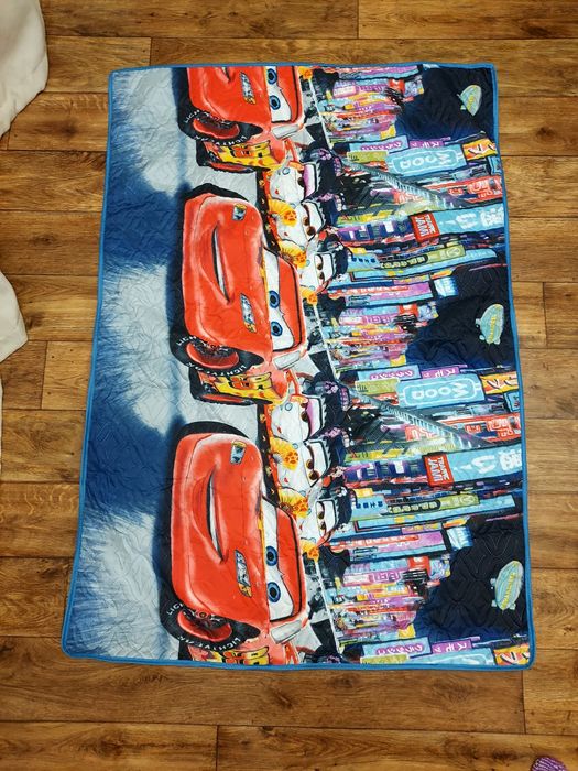Продаю покрывало на детскую кровать