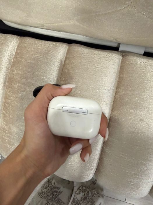 Продам оригинал айрподс про макс