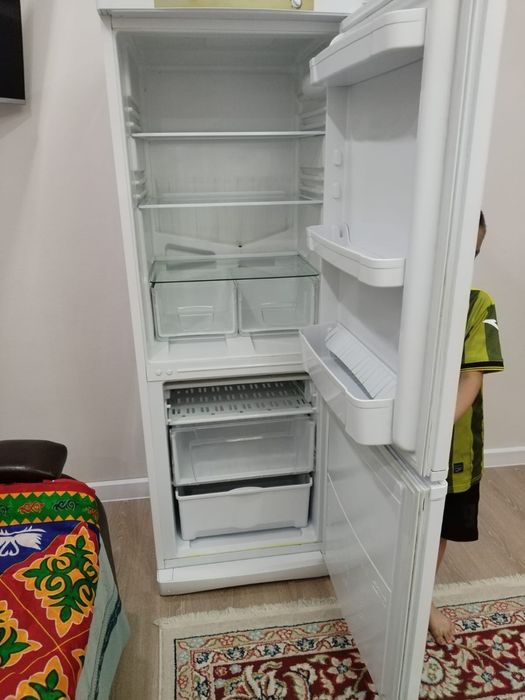 Холодильник Indesit