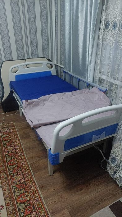 Медицинская кровать для лежачих
