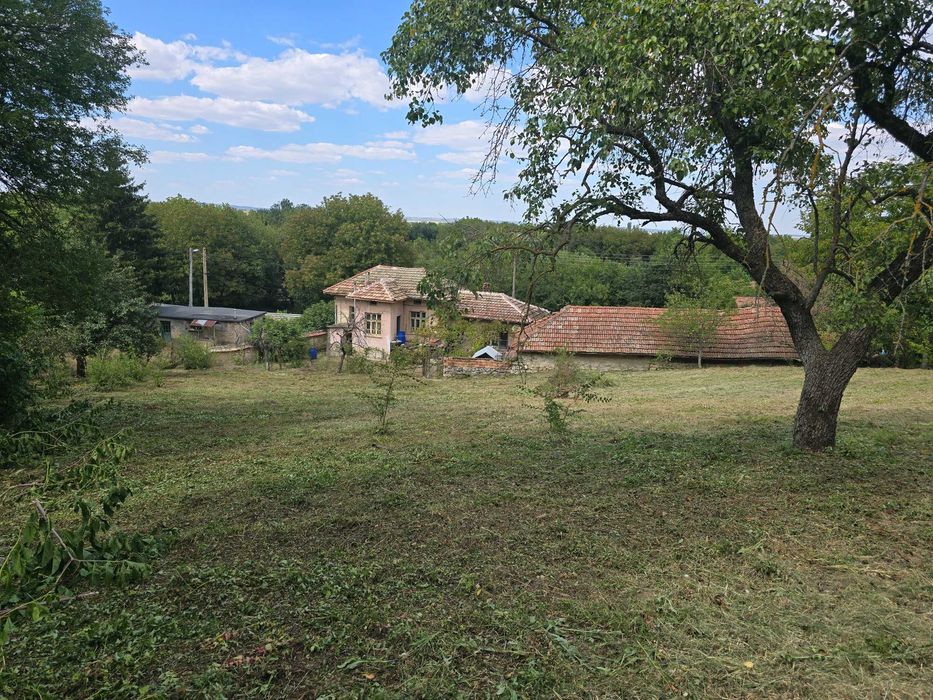Къща в село Хотница