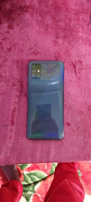 Продаётся телефон