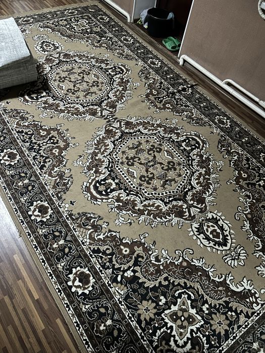 Продается БУ ковёр 200 на 500