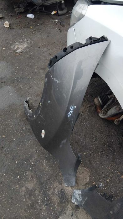 Aripa stanga/dreapta Nissan Juke an 2011