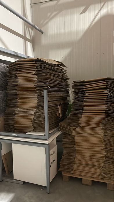 Продам коробки , чистые , плотные