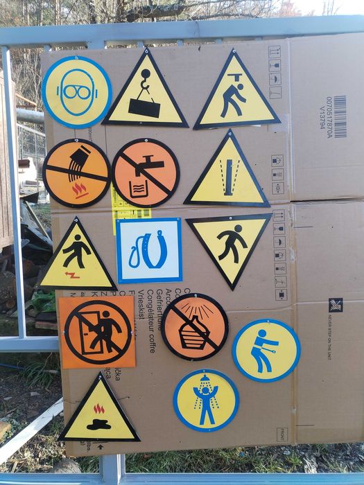 Табели и знаци за строителство