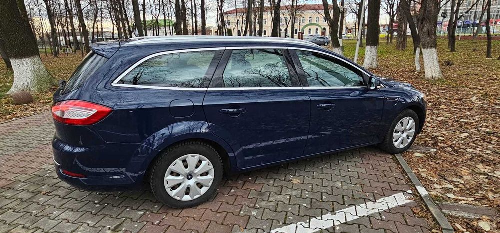 Autoturism  Ford Mondeo