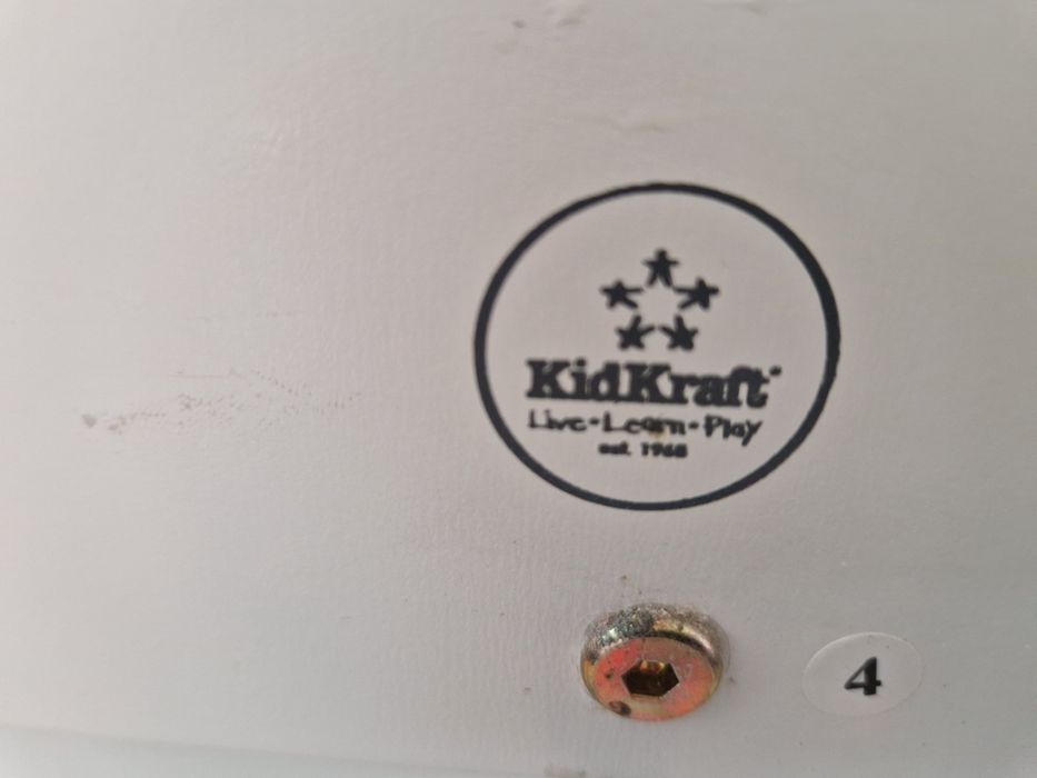 Idee acdou: Măsuță de toaletă și scaun KidKraft Medium Vanity & Stool