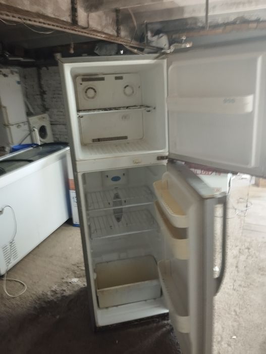 Продам холодильник Лдж с гарантией