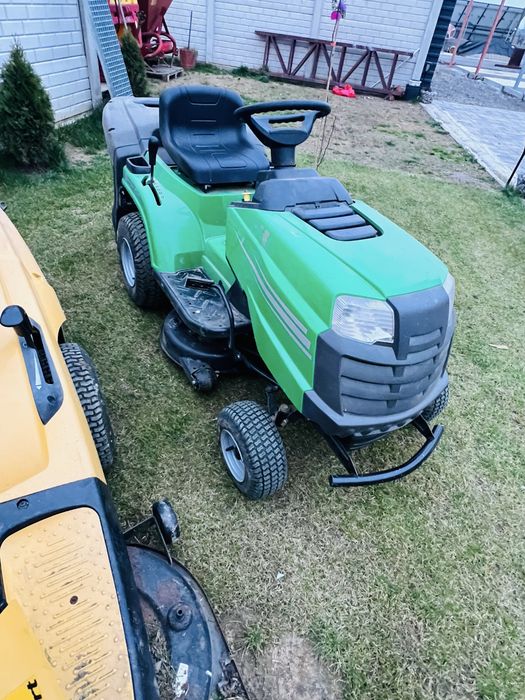 Tractorase de tuns gazonul