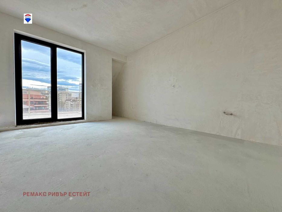 Просторно ателие за продажба кв. Широк център