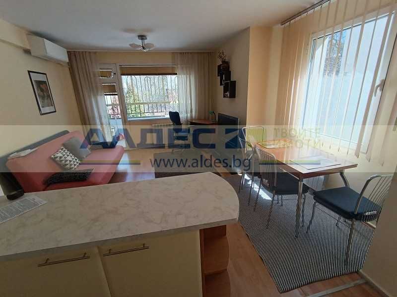 Дава се под наем Двустаен апартамент в София, Център - 60 кв.м за 765 € - Снимка #2