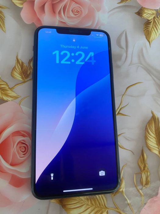 Iphone 11 pro max sotiladi srochna