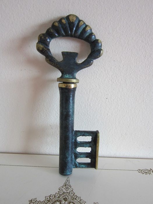 cadou rar Cheie tirbuson bronz  patinat  Germania 1960