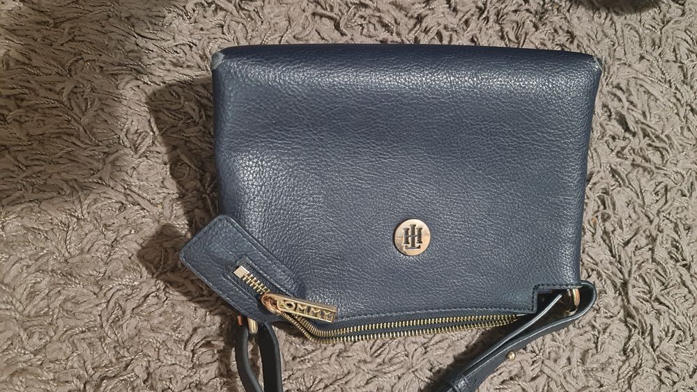 Лот чанти Tommy hilfiger