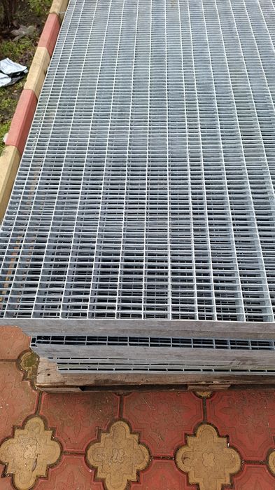 Trepte si gratare zincate