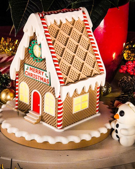 Casuța magică de turtă dulce – decorațiunea perfectă pentru Crăciun!