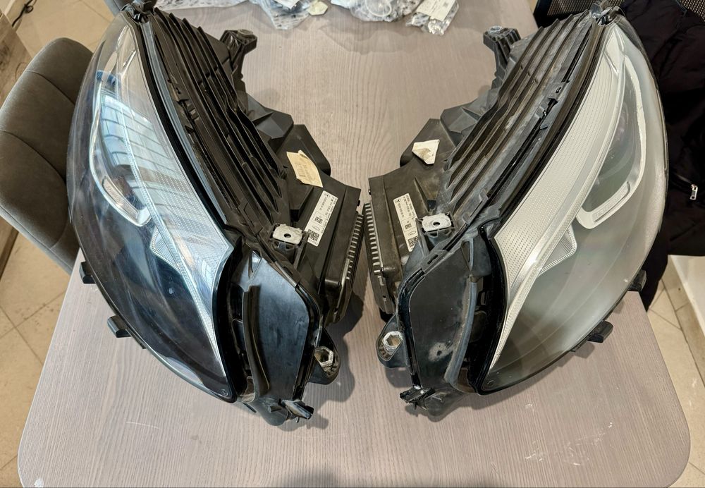 Продавам оригинални LED фарове за Mercedes GLC X253 C253