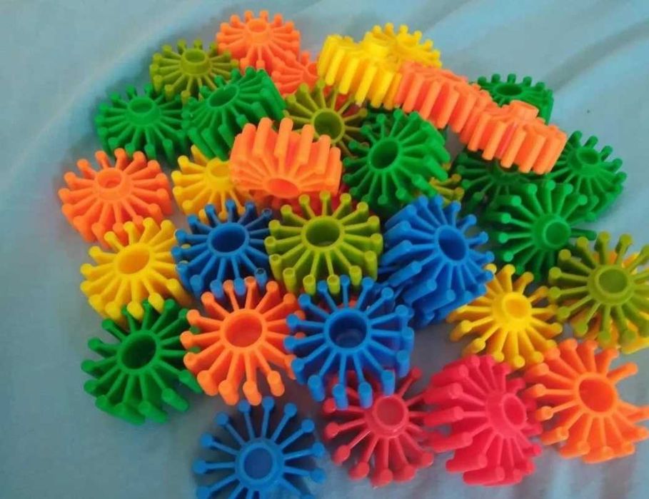 Set de constructie-motricitate fina, joc de atentie, set de intrebari