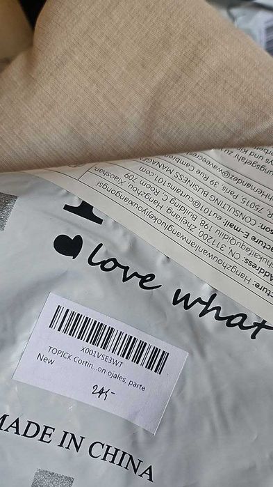 Комплект от 2 светлобежови прозрачни воалирани завеси с капси