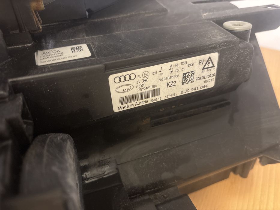 Фар Audi Q3 8U0 941 044