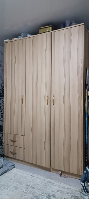 Продам шкаф. В хорошем состоянии.