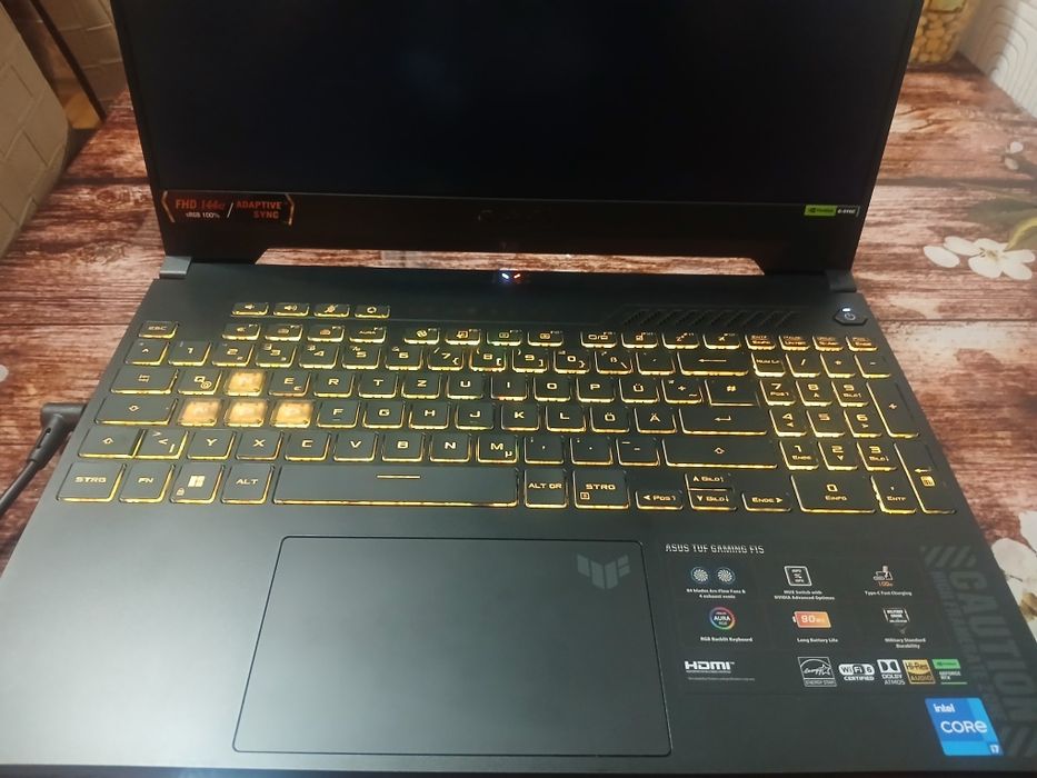 Laptop Asus RTX 4060, procesor i7