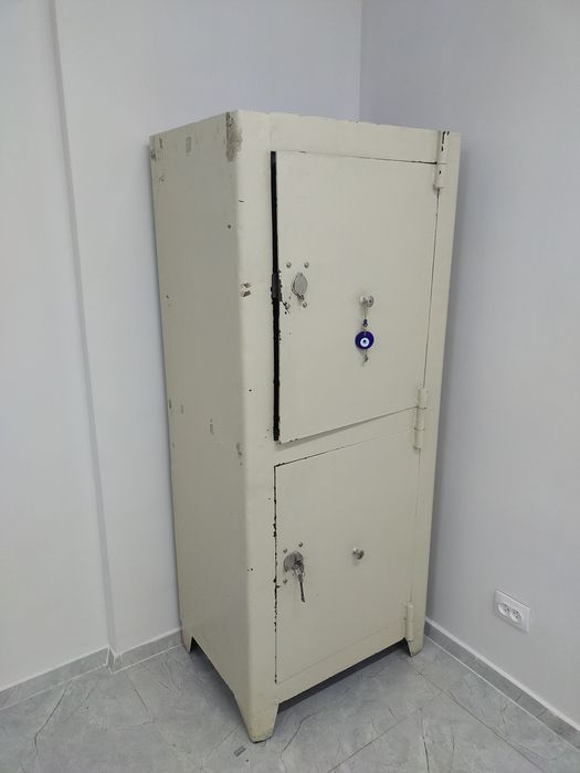 Продам сейф 170х50