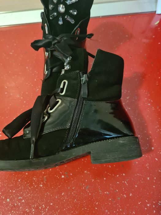 Bocanci dama mar 37  catifea  la 50 lei Timișoara